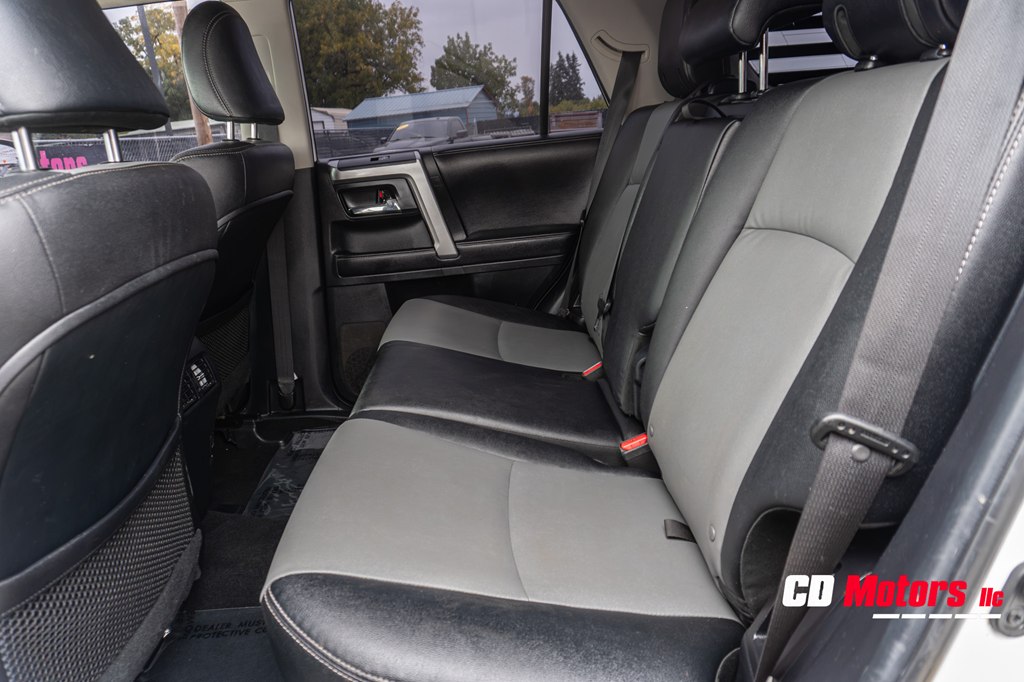 Photo 18 of this TOYOTA 4RUNNER