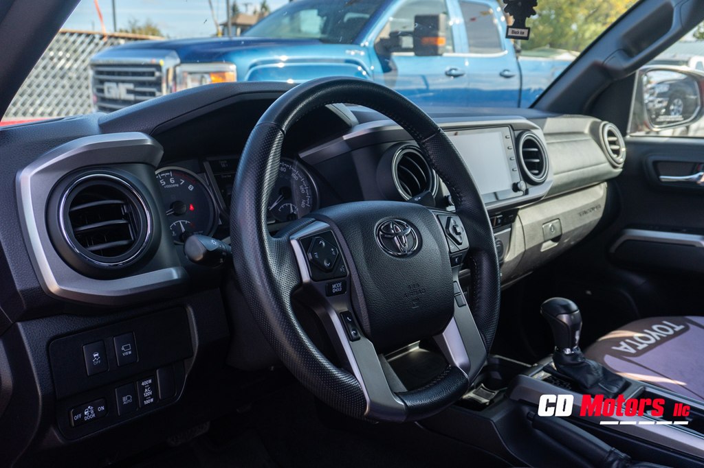 Photo 11 of this TOYOTA TACOMA