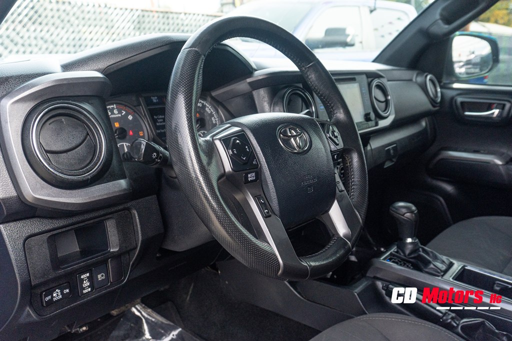 Photo 12 of this TOYOTA TACOMA