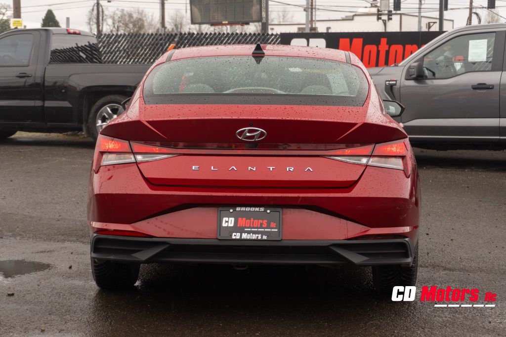 Photo 8 of this HYUNDAI ELANTRA