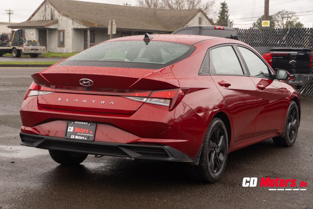 Photo 9 of this HYUNDAI ELANTRA