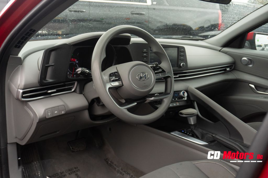 Photo 11 of this HYUNDAI ELANTRA