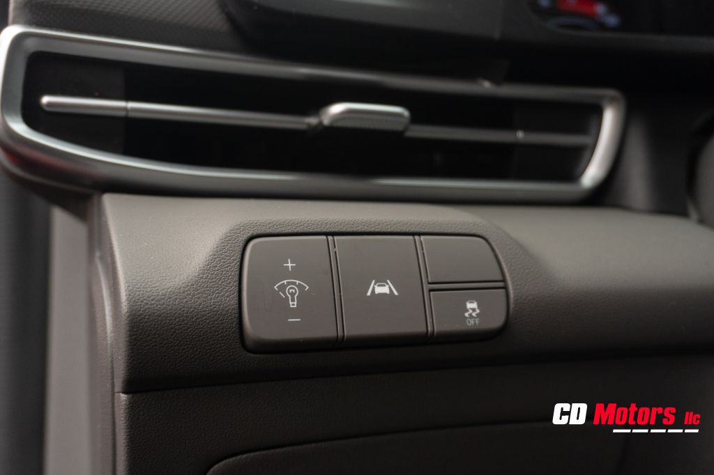 Photo 13 of this HYUNDAI ELANTRA