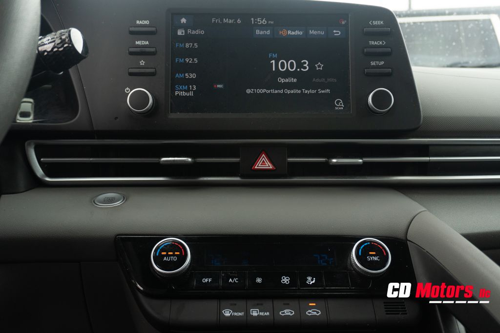 Photo 15 of this HYUNDAI ELANTRA