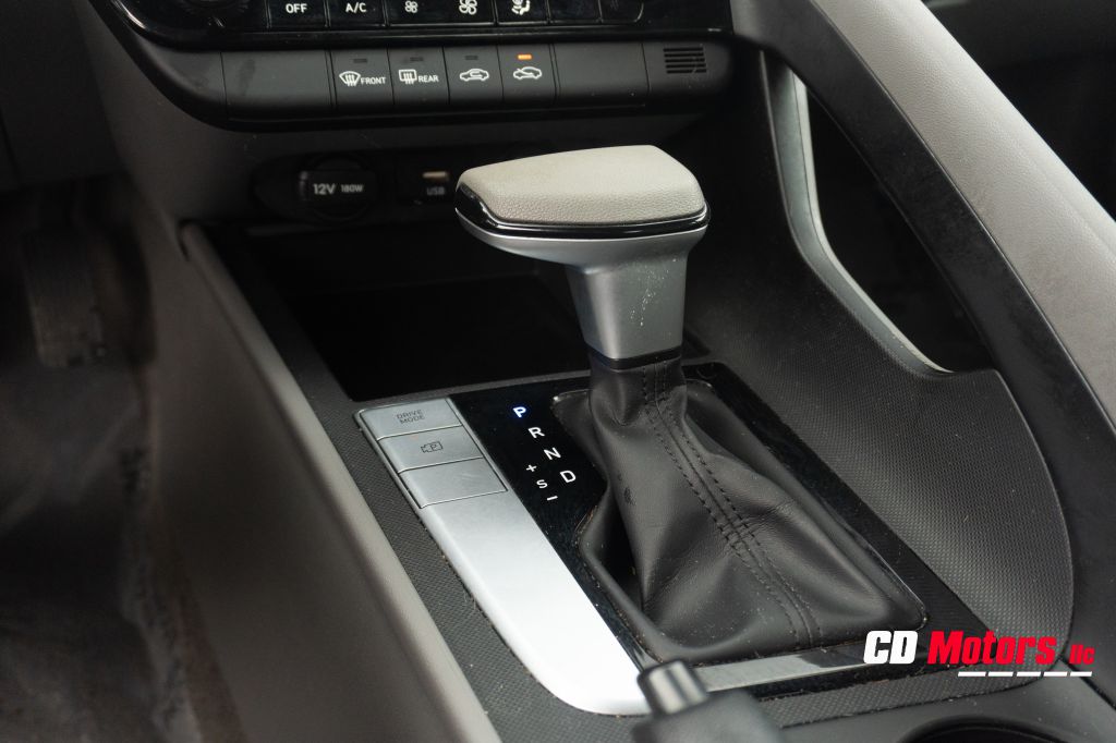 Photo 18 of this HYUNDAI ELANTRA