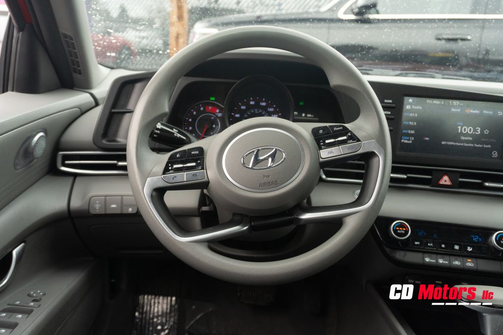 Photo 20 of this HYUNDAI ELANTRA