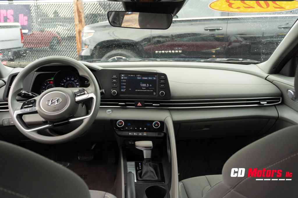 Photo 21 of this HYUNDAI ELANTRA
