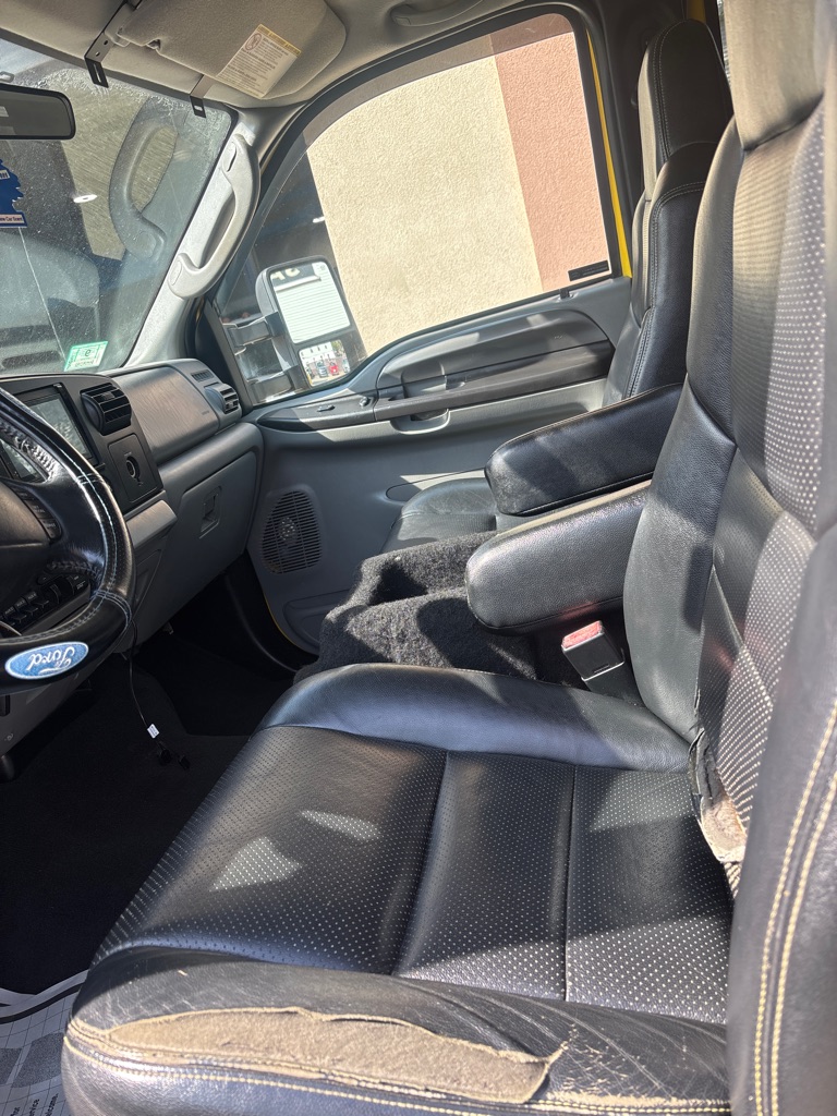 Photo 8 of this FORD F350