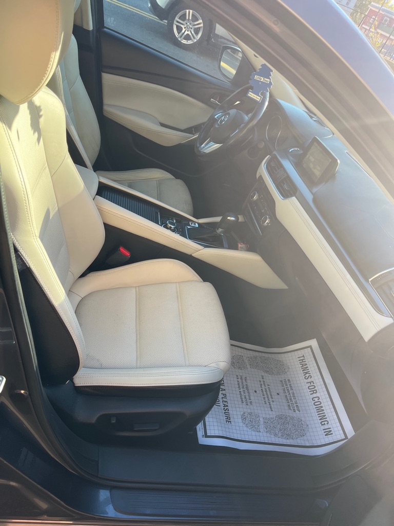Photo 9 of this MAZDA 6