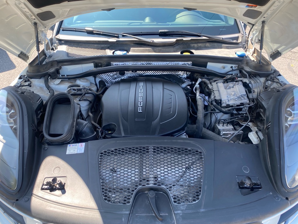 Photo 36 of this PORSCHE MACAN