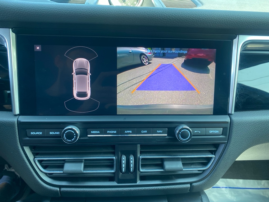 Photo 25 of this PORSCHE MACAN