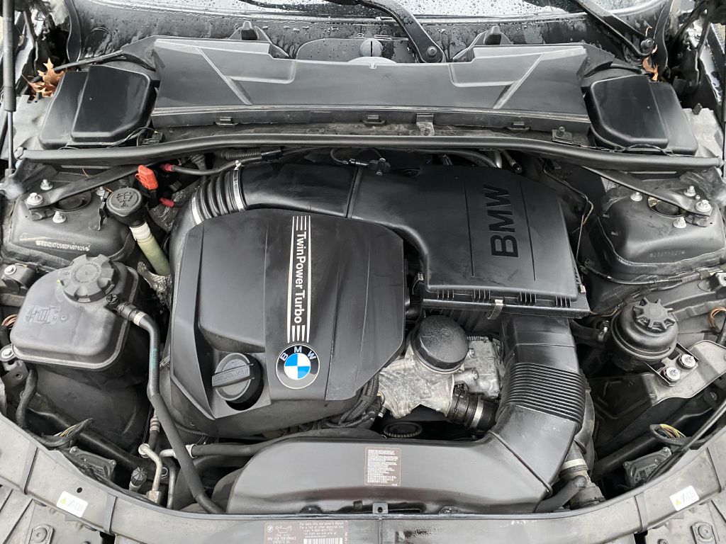 Photo 36 of this BMW 335