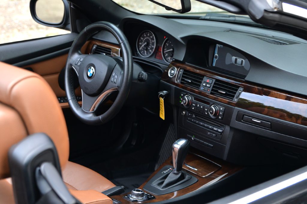 Photo 24 of this BMW 335