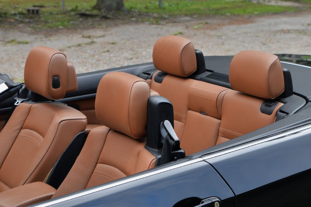 Photo 32 of this BMW 335