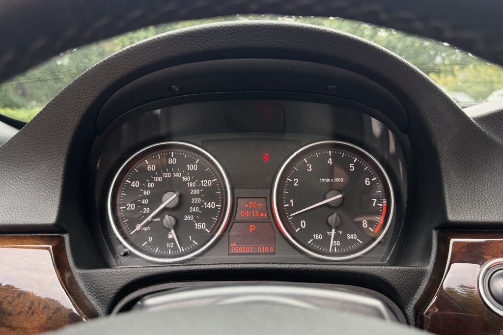 Photo 27 of this BMW 335