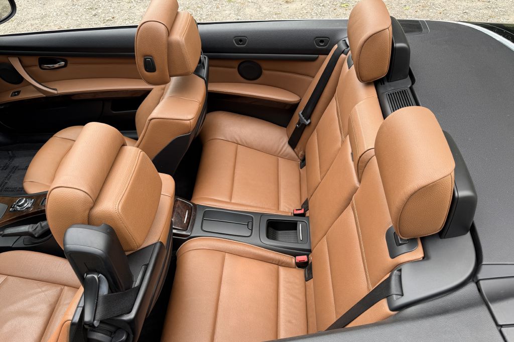 Photo 33 of this BMW 335