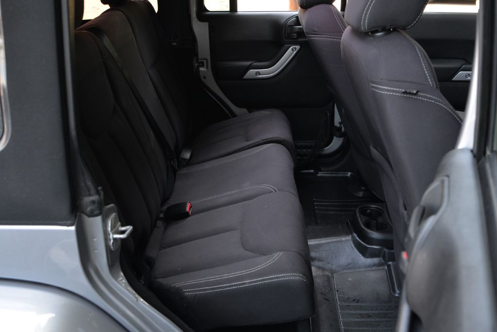 Photo 22 of this JEEP WRANGLER UNLIMI