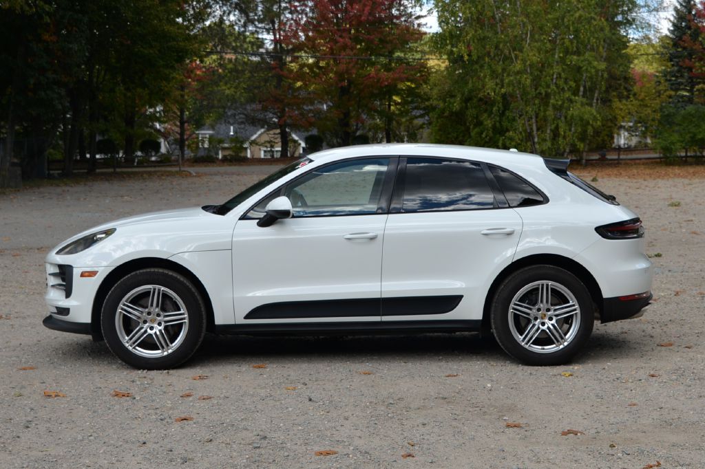 Photo 7 of this PORSCHE MACAN