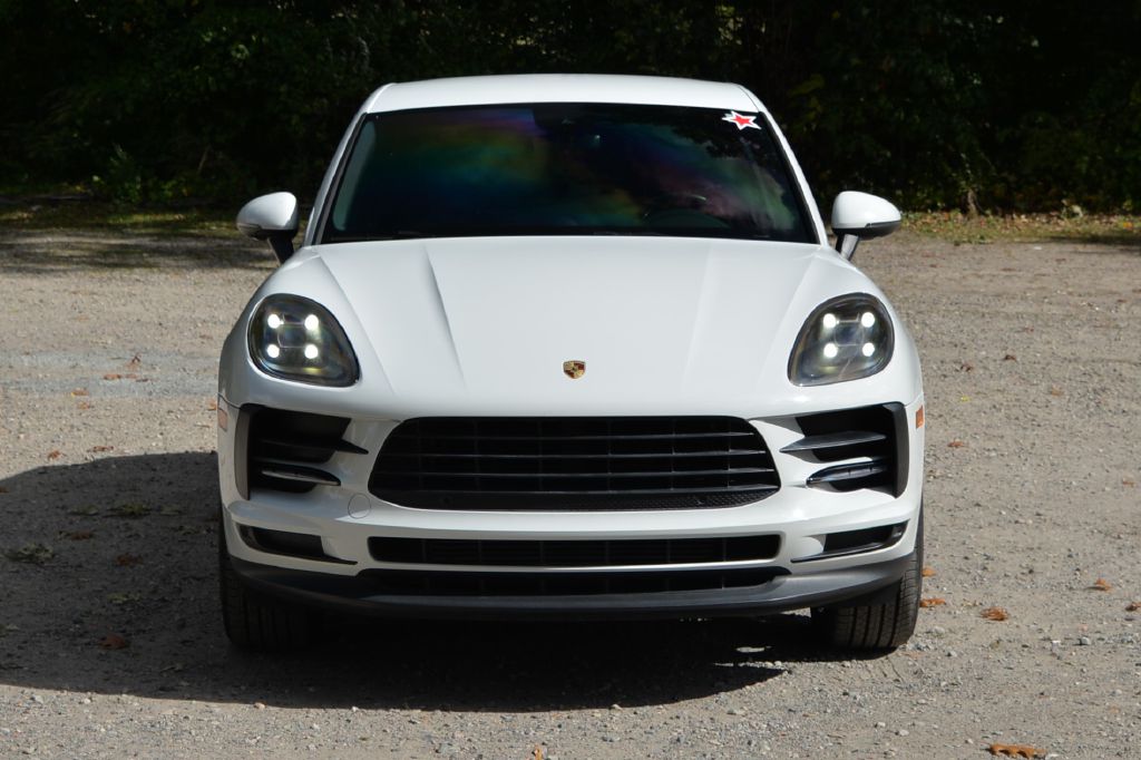 Photo 2 of this PORSCHE MACAN