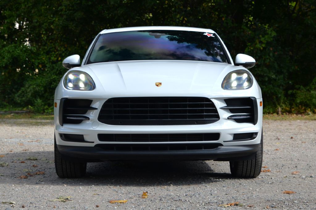 Photo 3 of this PORSCHE MACAN