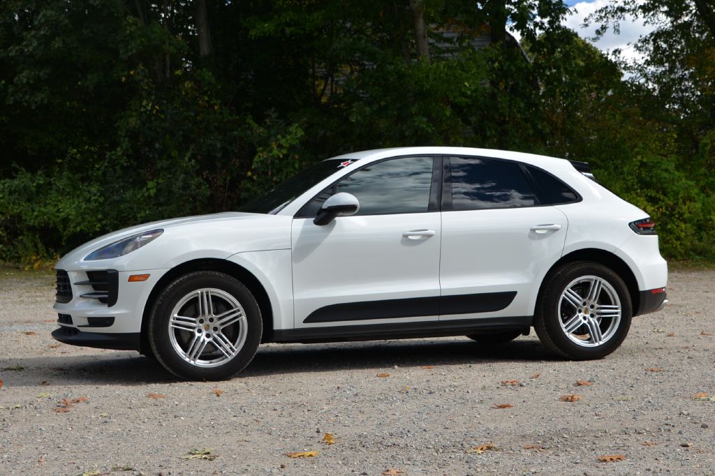 Photo 6 of this PORSCHE MACAN