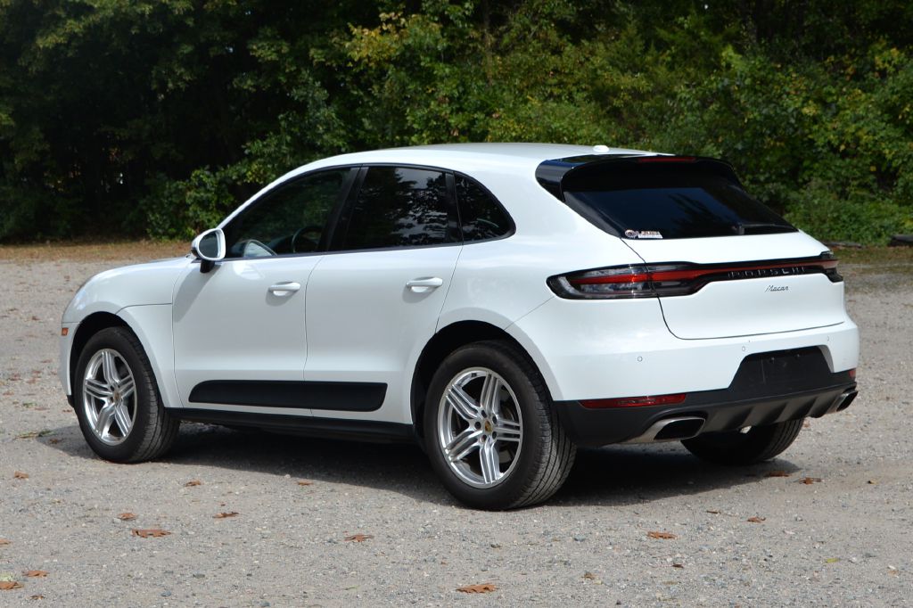 Photo 9 of this PORSCHE MACAN
