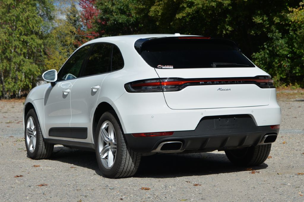 Photo 10 of this PORSCHE MACAN