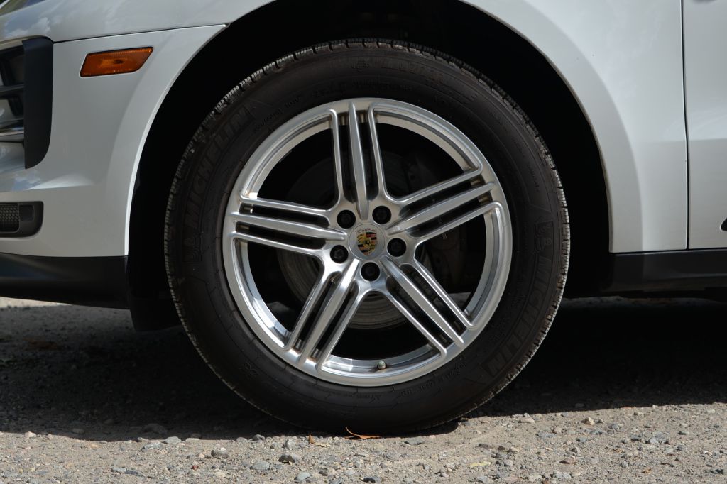 Photo 43 of this PORSCHE MACAN