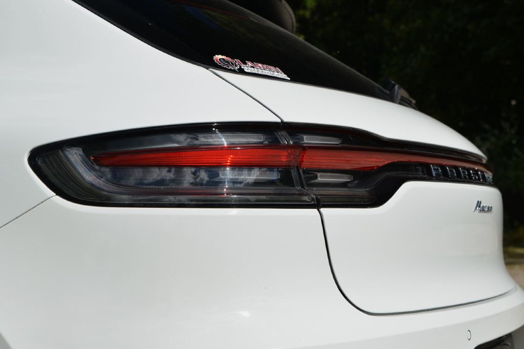 Photo 18 of this PORSCHE MACAN