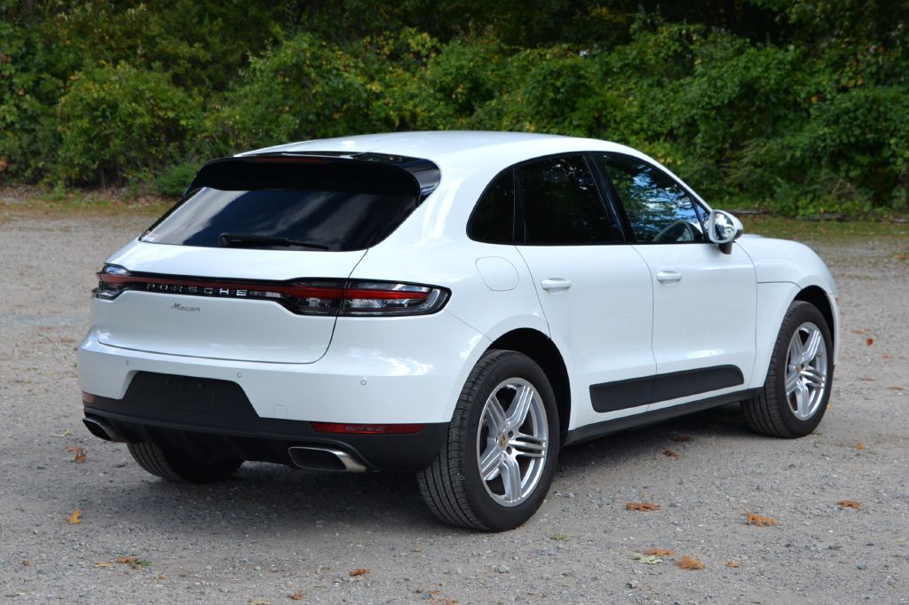 Photo 12 of this PORSCHE MACAN