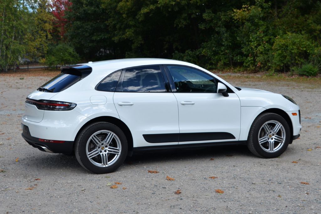 Photo 13 of this PORSCHE MACAN