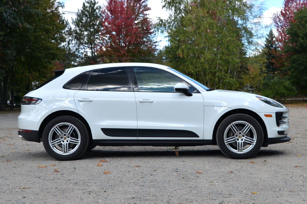 Photo 14 of this PORSCHE MACAN