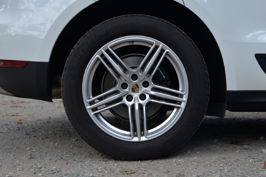 Photo 45 of this PORSCHE MACAN