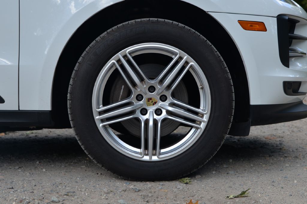Photo 46 of this PORSCHE MACAN