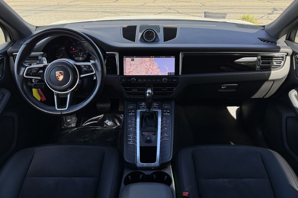 Photo 19 of this PORSCHE MACAN