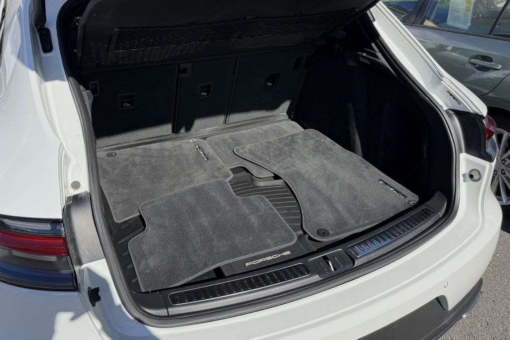 Photo 35 of this PORSCHE MACAN