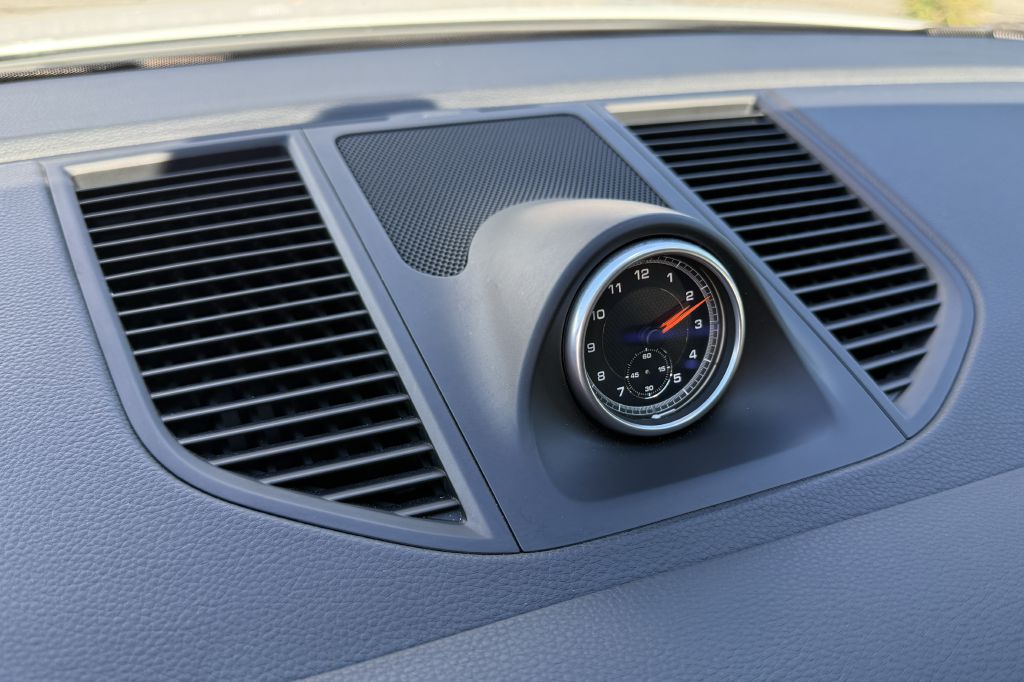 Photo 27 of this PORSCHE MACAN
