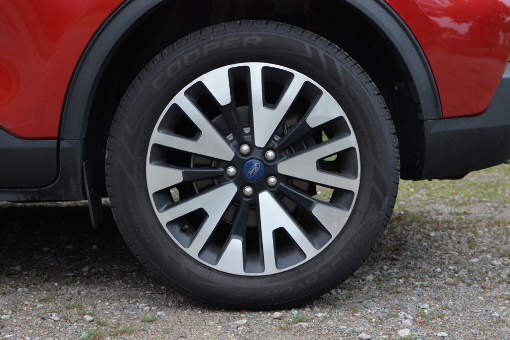 Photo 15 of this FORD ESCAPE