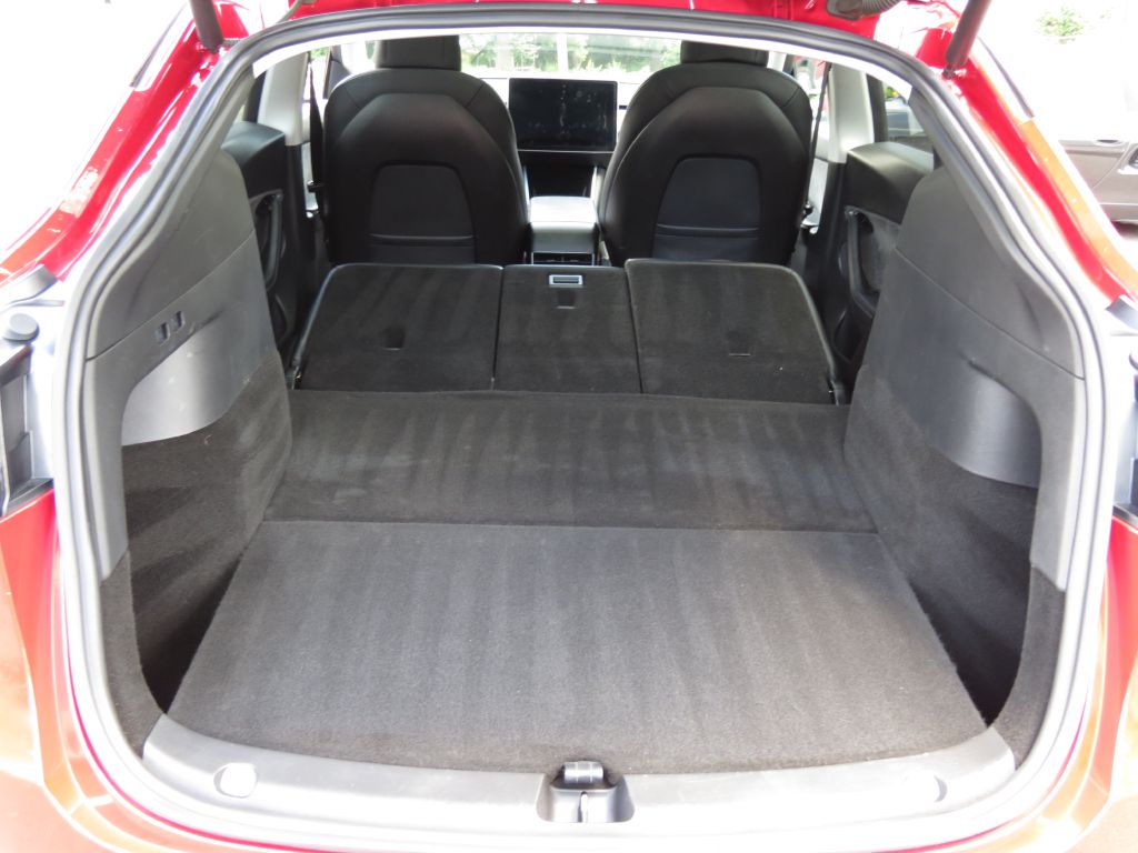 Photo 8 of this TESLA MODEL Y