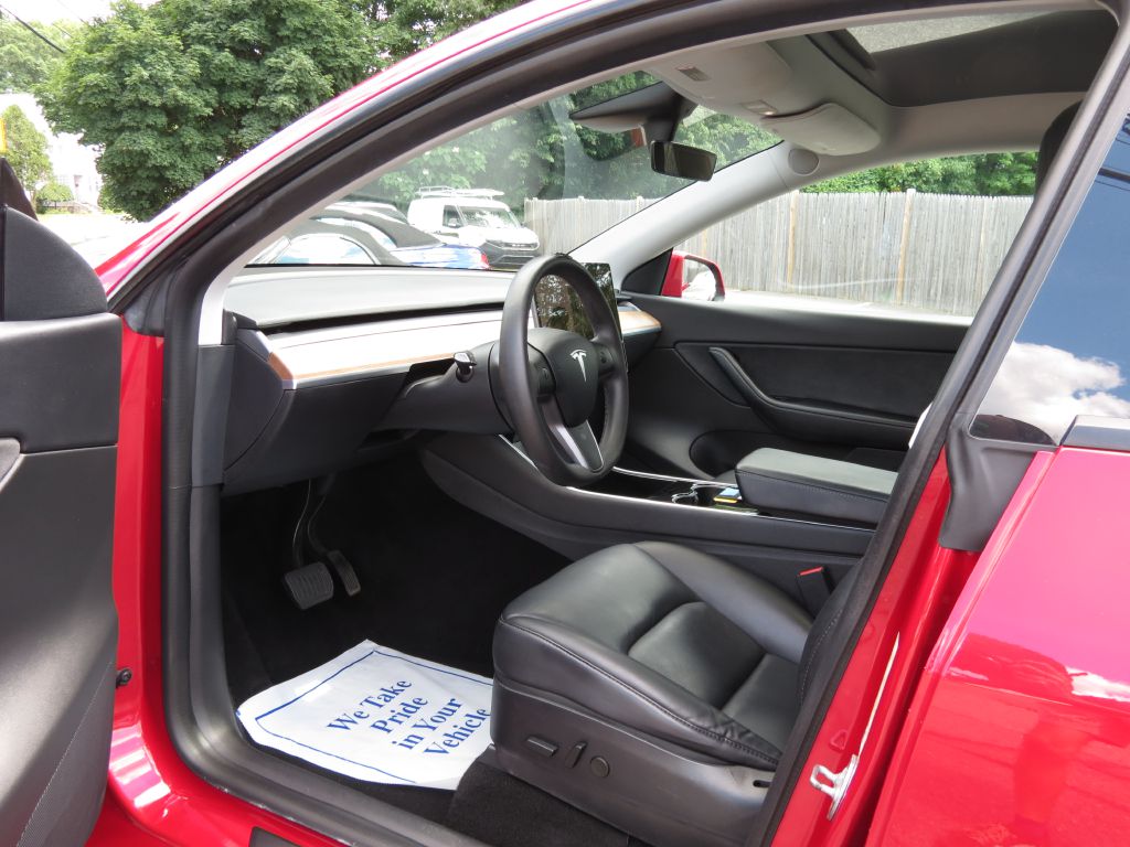 Photo 18 of this TESLA MODEL Y