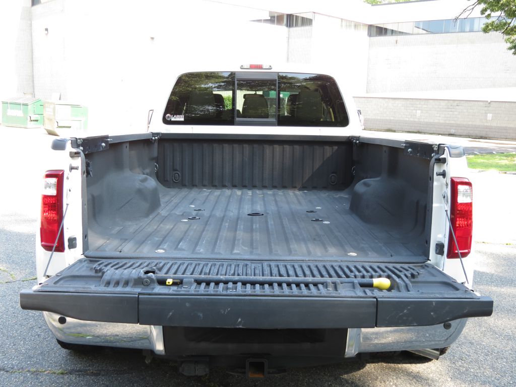 Photo 12 of this FORD F350
