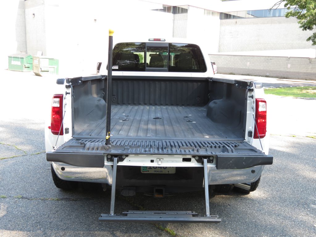 Photo 13 of this FORD F350