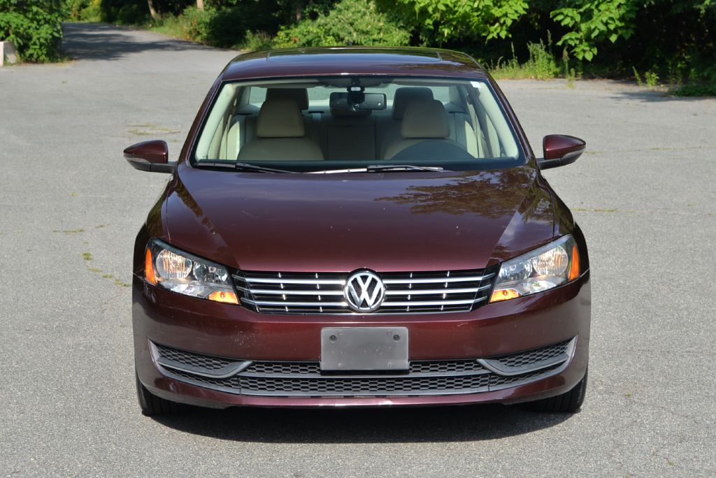 Photo 8 of this VOLKSWAGEN PASSAT