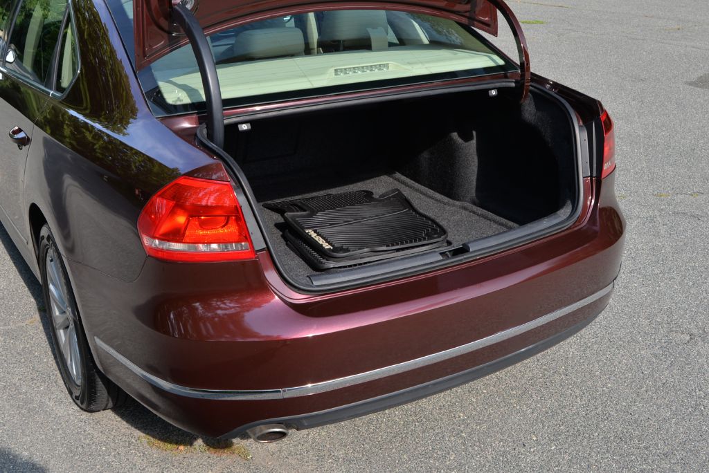 Photo 5 of this VOLKSWAGEN PASSAT