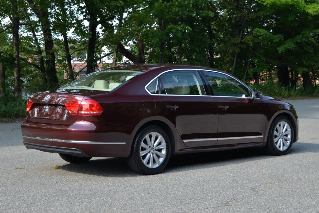 Photo 7 of this VOLKSWAGEN PASSAT