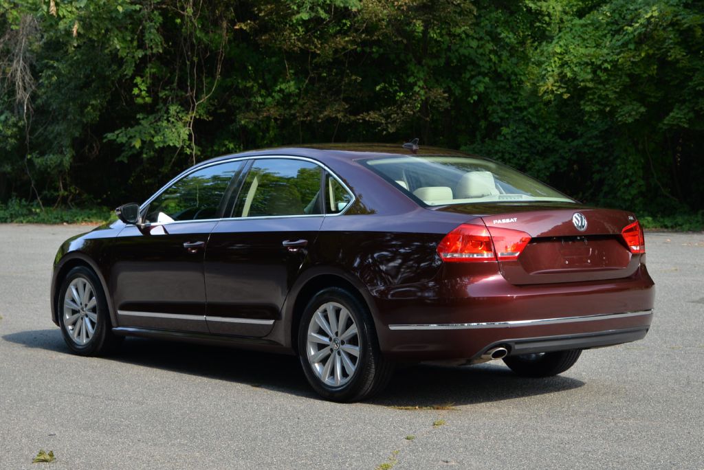 Photo 4 of this VOLKSWAGEN PASSAT