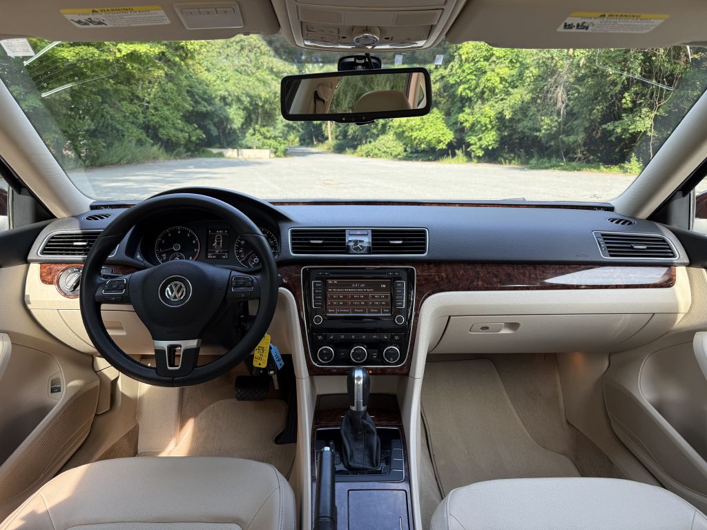 Photo 9 of this VOLKSWAGEN PASSAT