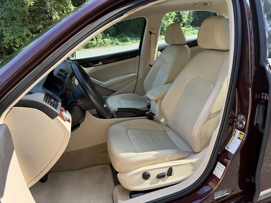 Photo 11 of this VOLKSWAGEN PASSAT