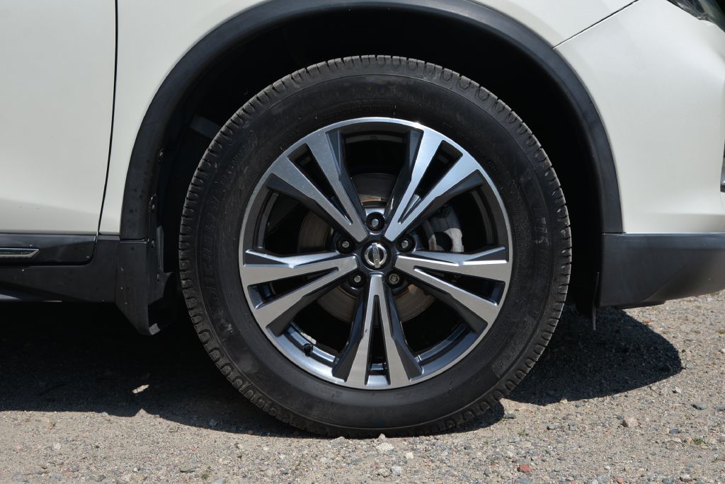 Photo 12 of this NISSAN ROGUE