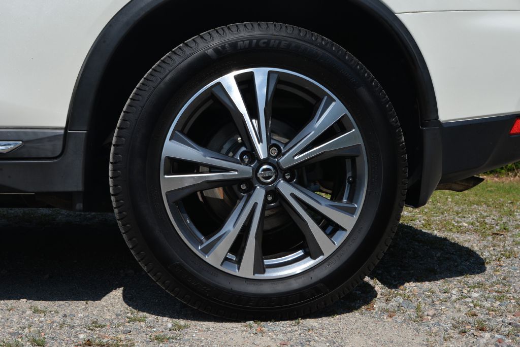 Photo 13 of this NISSAN ROGUE